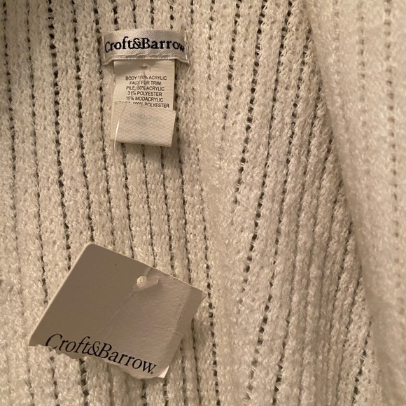 Croft & Borrow poncho - Picture 2 of 2